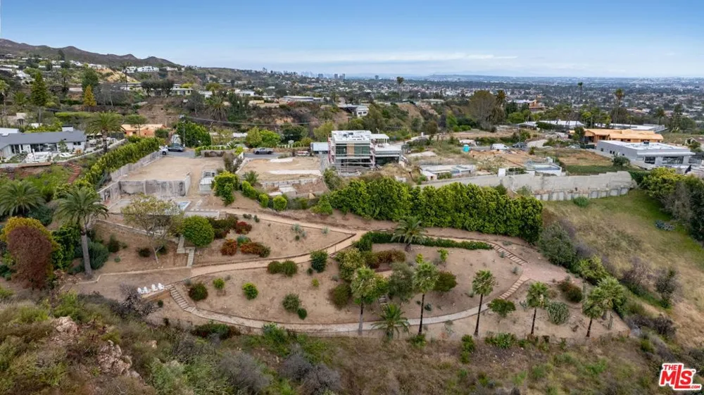 955 Enchanted Way Pacific Palisades, CA 90272