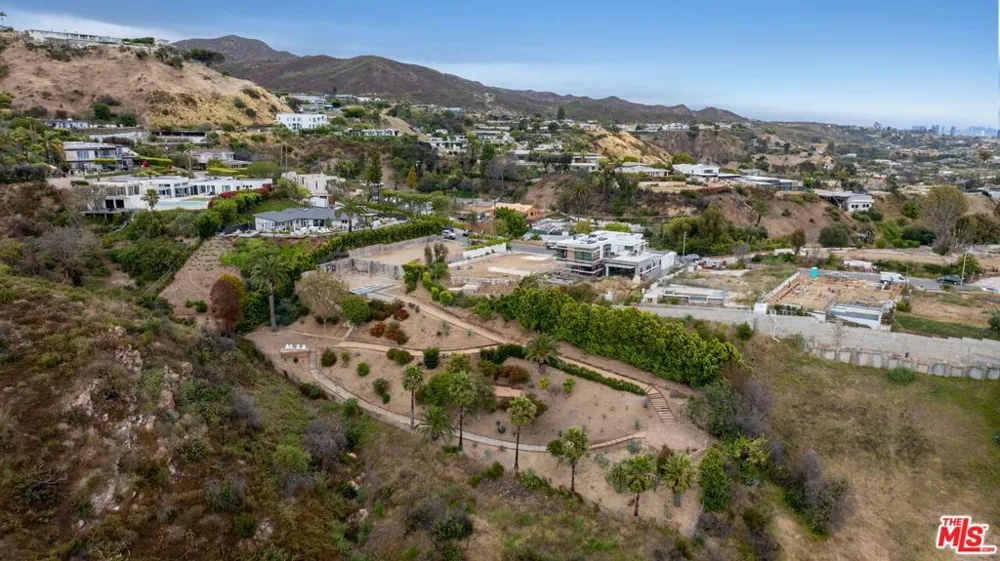 955 Enchanted Way Pacific Palisades, CA 90272