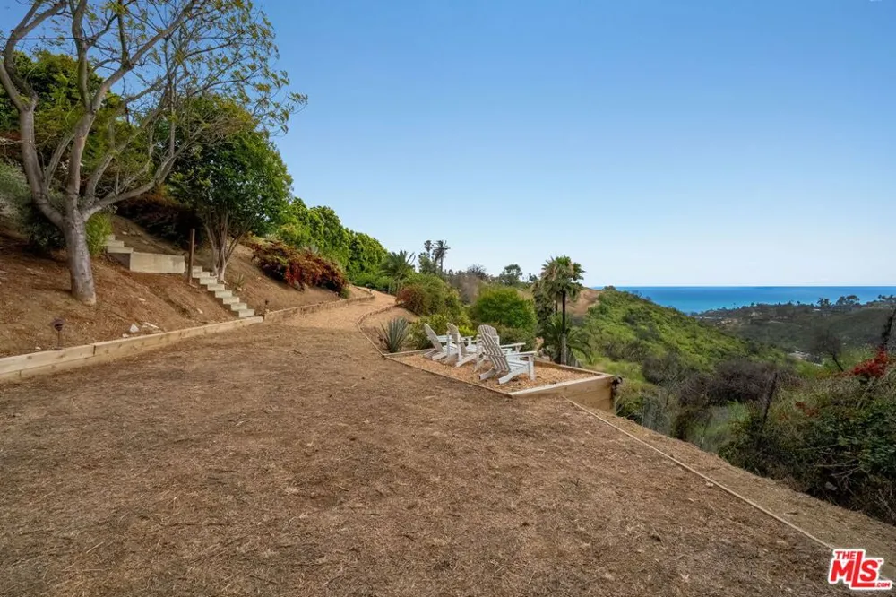 955 Enchanted Way Pacific Palisades, CA 90272