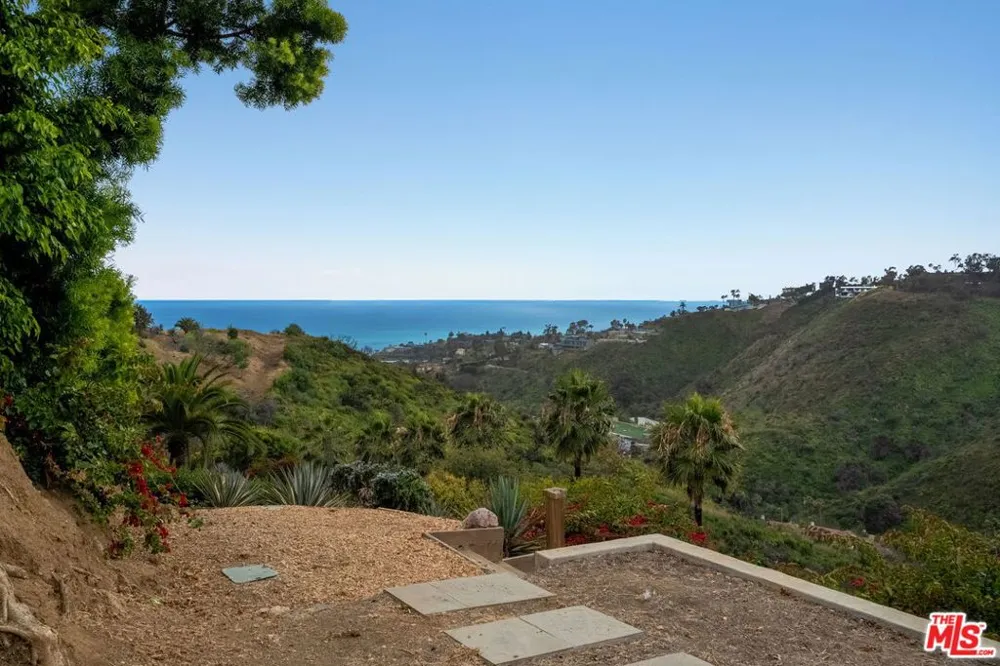 955 Enchanted Way Pacific Palisades, CA 90272