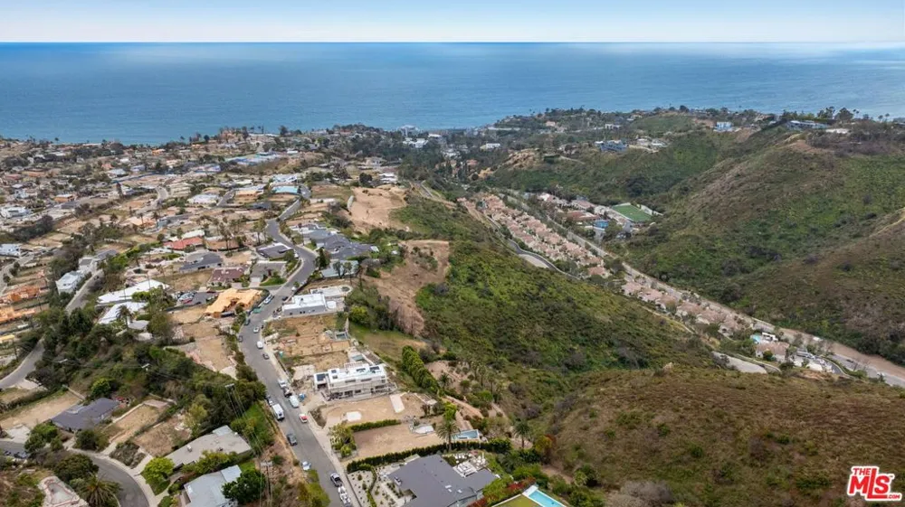 955 Enchanted Way Pacific Palisades, CA 90272