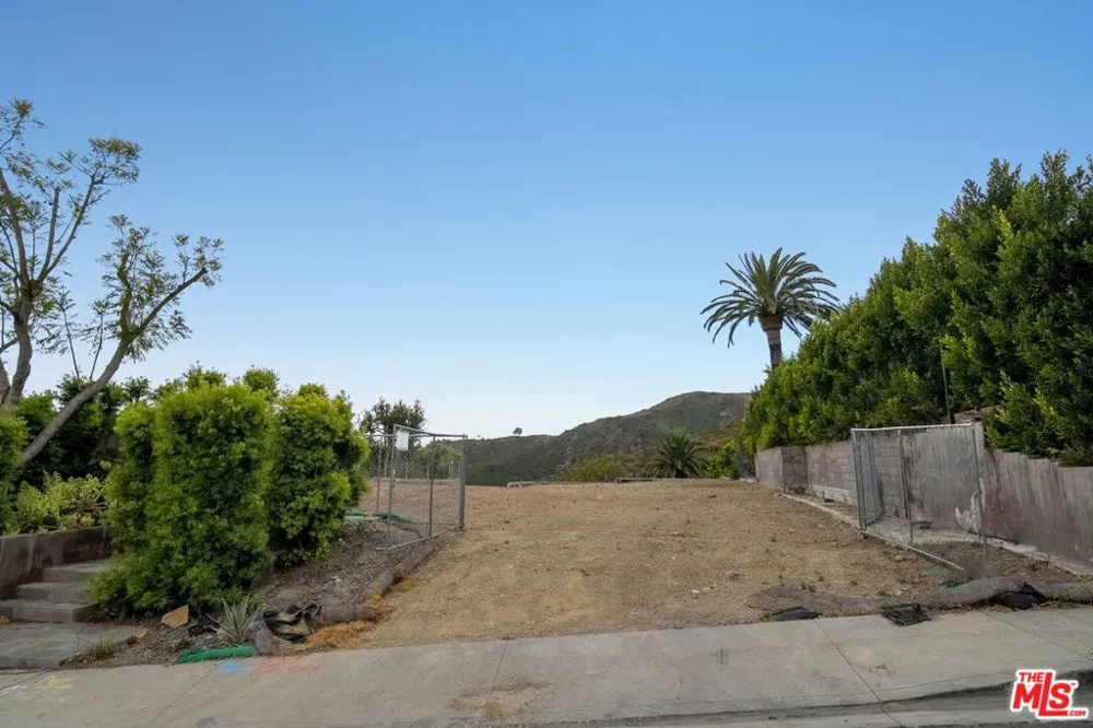 955 Enchanted Way Pacific Palisades, CA 90272