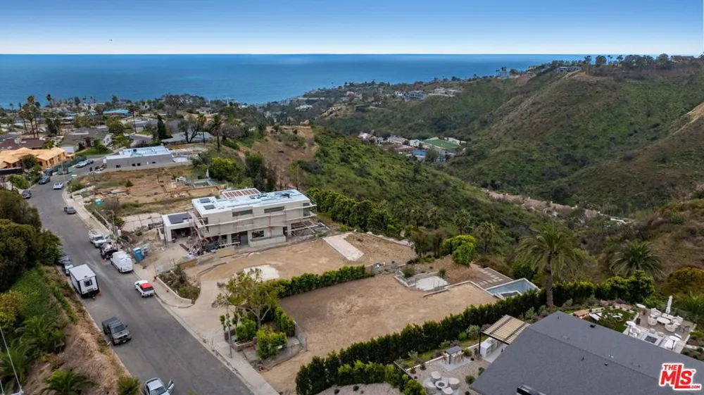 955 Enchanted Way Pacific Palisades, CA 90272