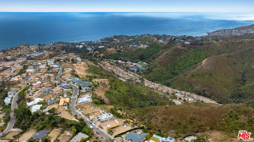 955 Enchanted Way Pacific Palisades, CA 90272