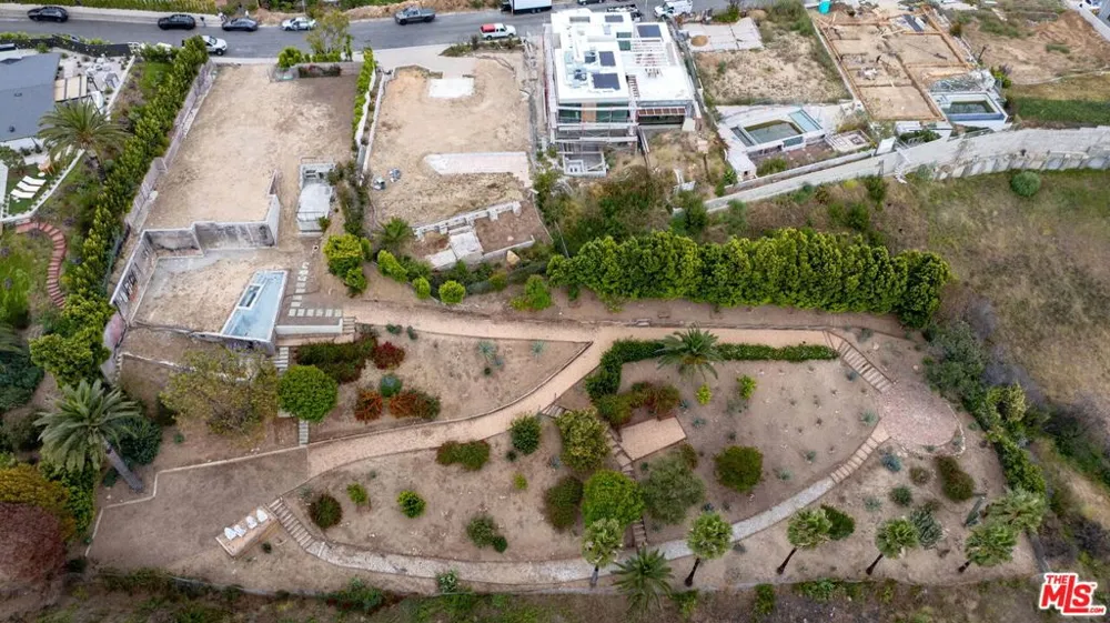 955 Enchanted Way Pacific Palisades, CA 90272