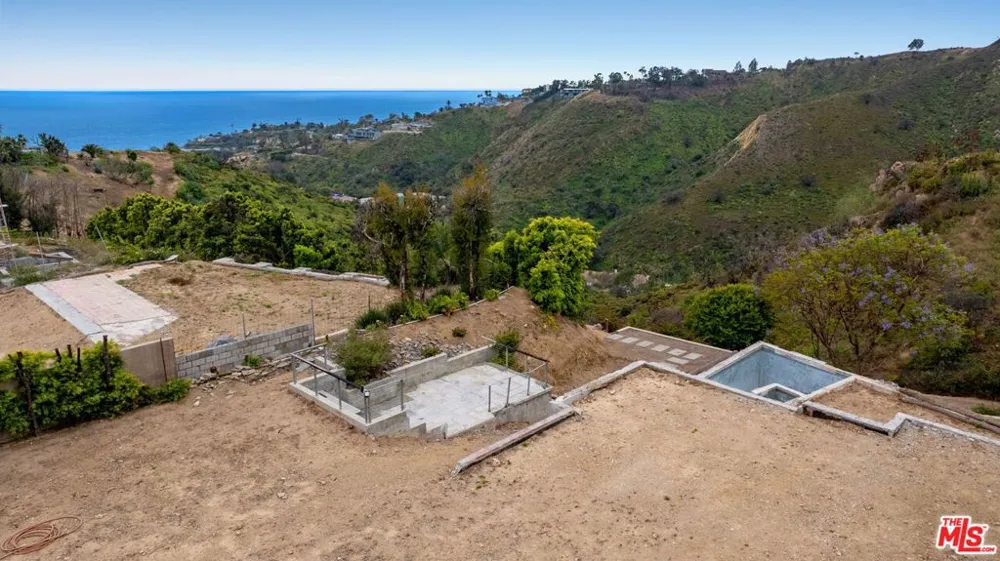 955 Enchanted Way Pacific Palisades, CA 90272
