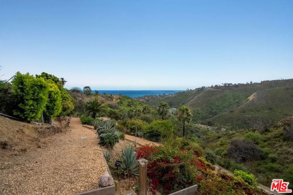 955 Enchanted Way Pacific Palisades, CA 90272