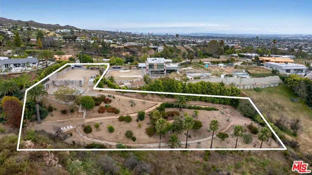 955 Enchanted Way Pacific Palisades, CA 90272