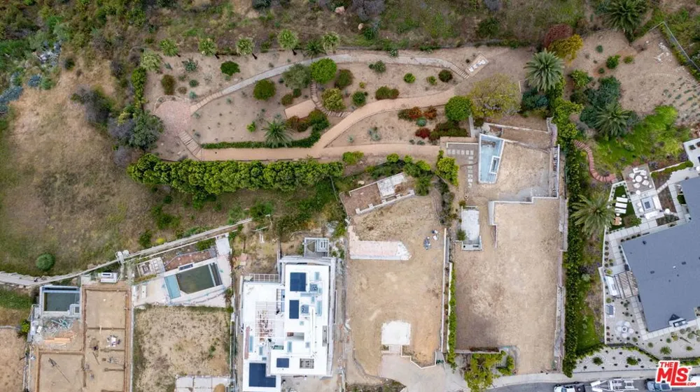 955 Enchanted Way Pacific Palisades, CA 90272