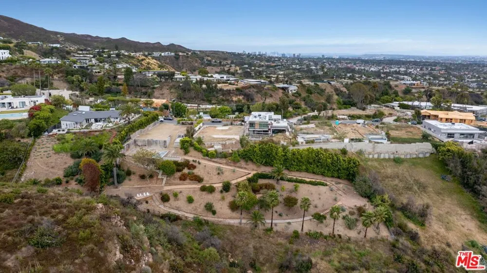 955 Enchanted Way Pacific Palisades, CA 90272
