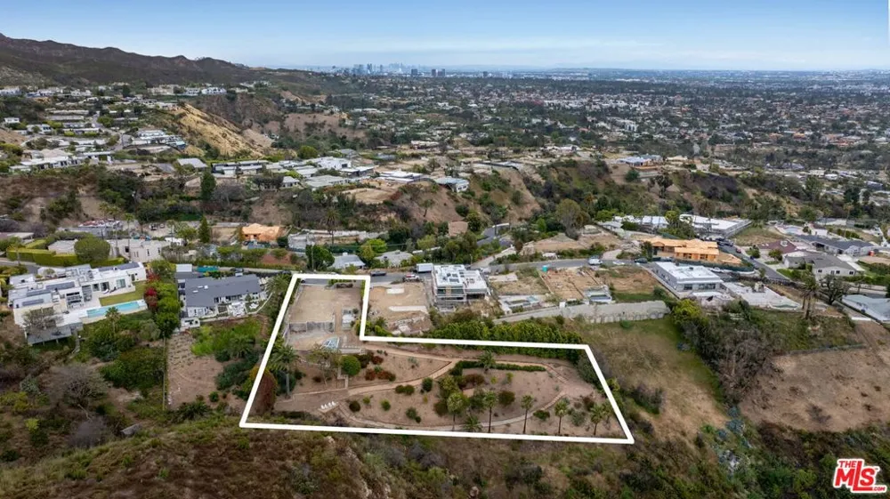 955 Enchanted Way Pacific Palisades, CA 90272