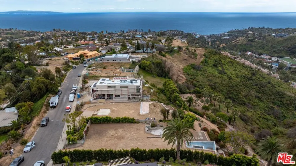 955 Enchanted Way Pacific Palisades, CA 90272