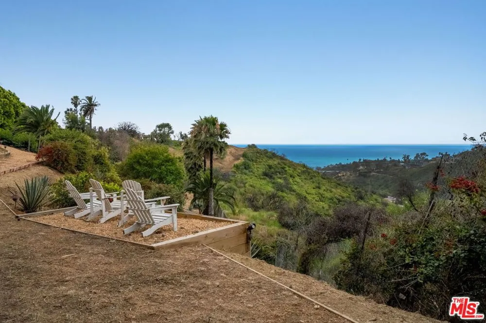 955 Enchanted Way Pacific Palisades, CA 90272