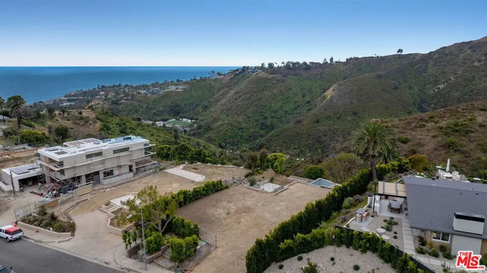 955 Enchanted Way Pacific Palisades, CA 90272