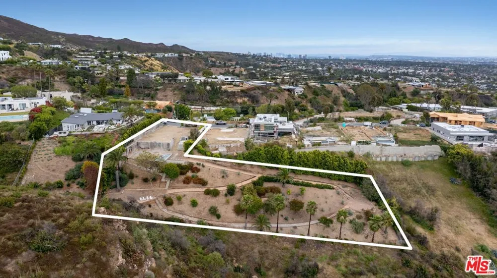955 Enchanted Way Pacific Palisades, CA 90272