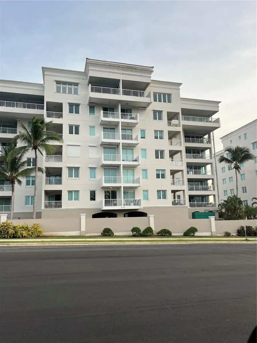 Calle Olivine 83 TREASURE POINT #323 Vega Alta, PR 00692