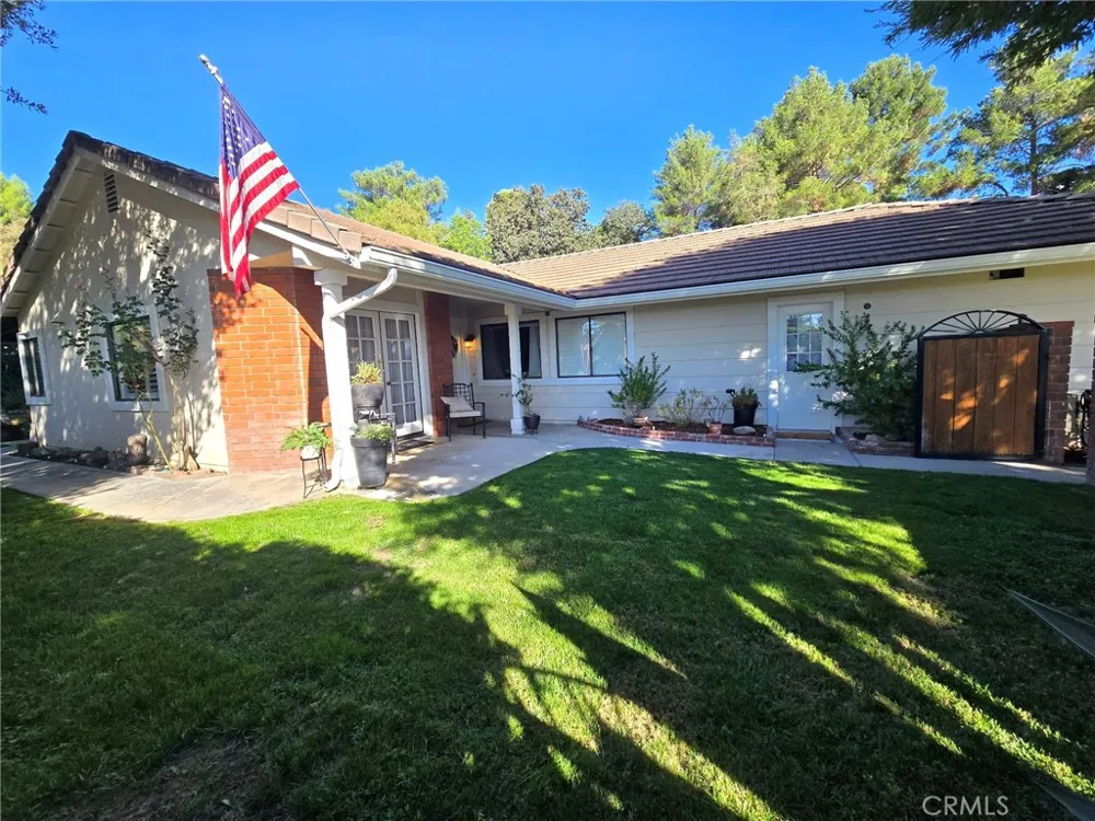 25951 Matel Road Valencia, CA 91355