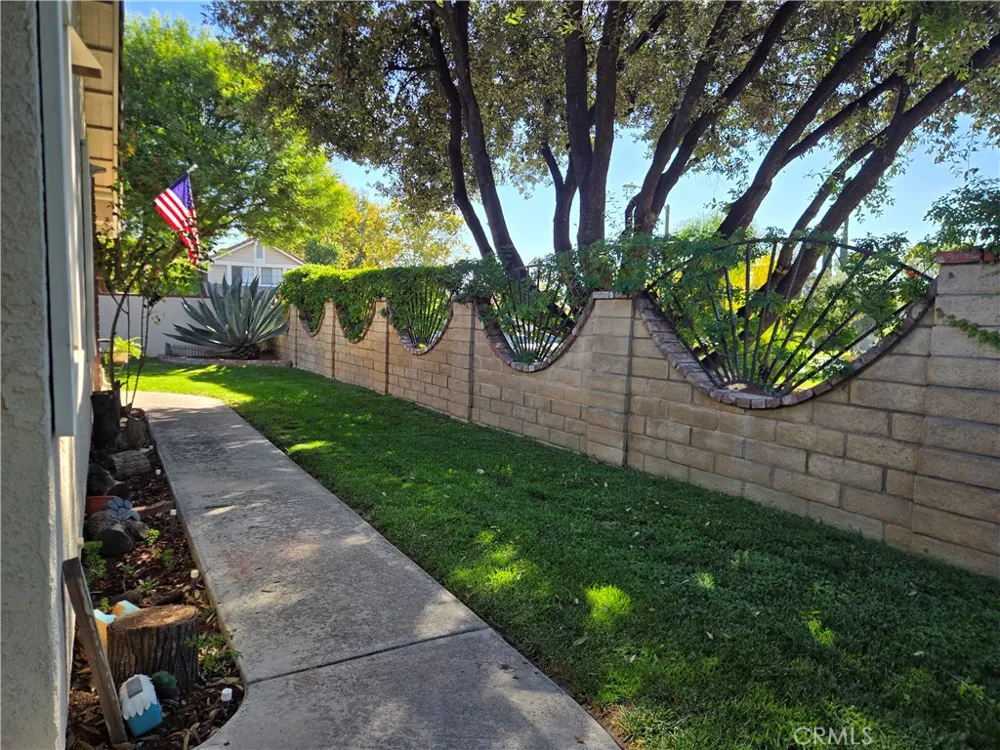 25951 Matel Road Valencia, CA 91355