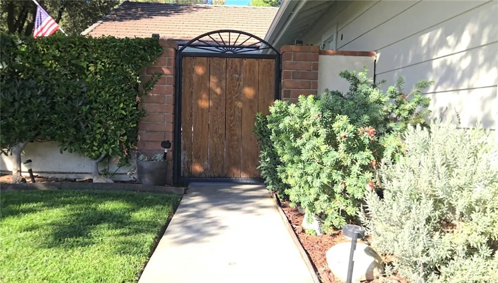 25951 Matel Road Valencia, CA 91355