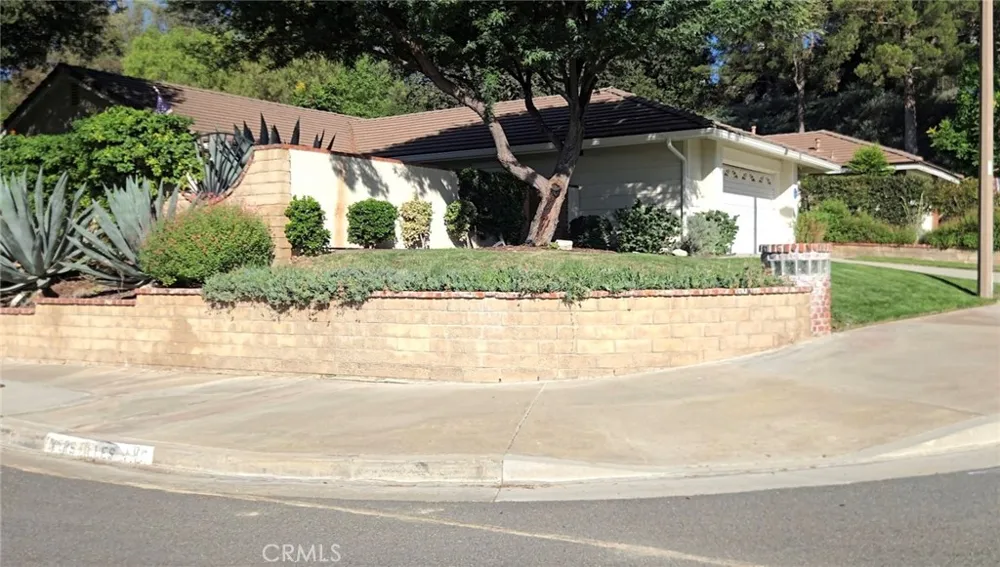 25951 Matel Road Valencia, CA 91355