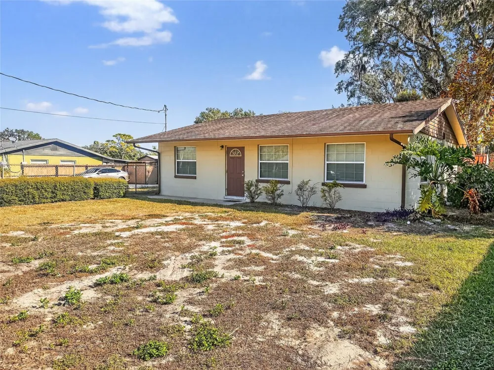 510 BARROW AVENUE Tavares, FL 32778