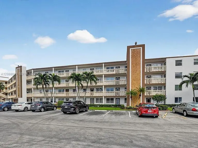 4076 E Guildford E #4 Boca Raton, FL 33434