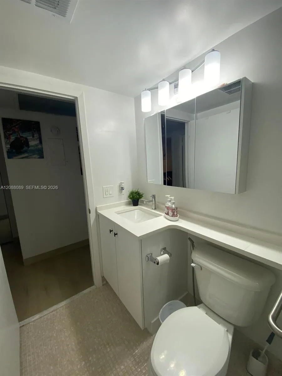 4076 E Guildford E #4 Boca Raton, FL 33434