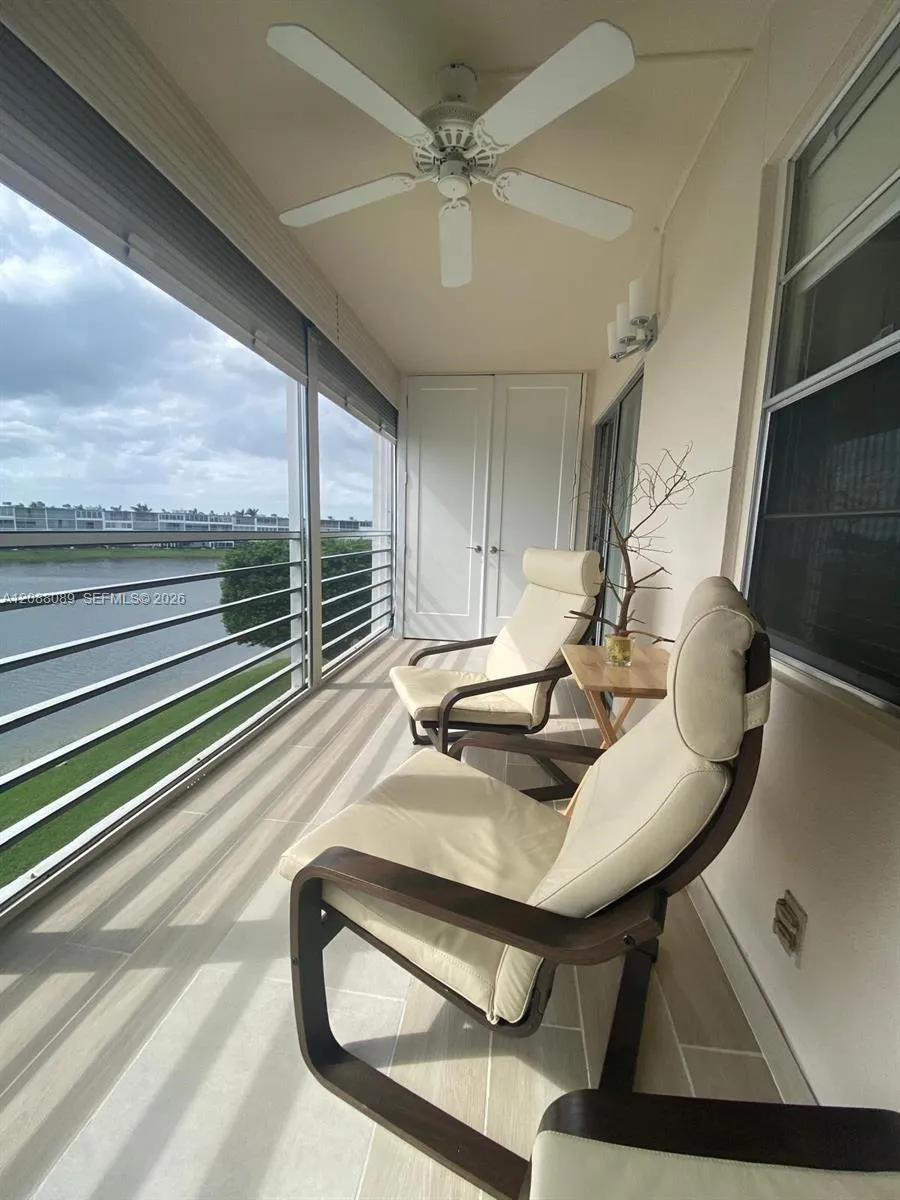 4076 E Guildford E #4 Boca Raton, FL 33434
