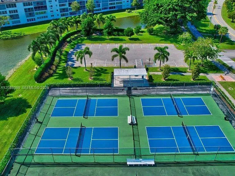 4076 E Guildford E #4 Boca Raton, FL 33434