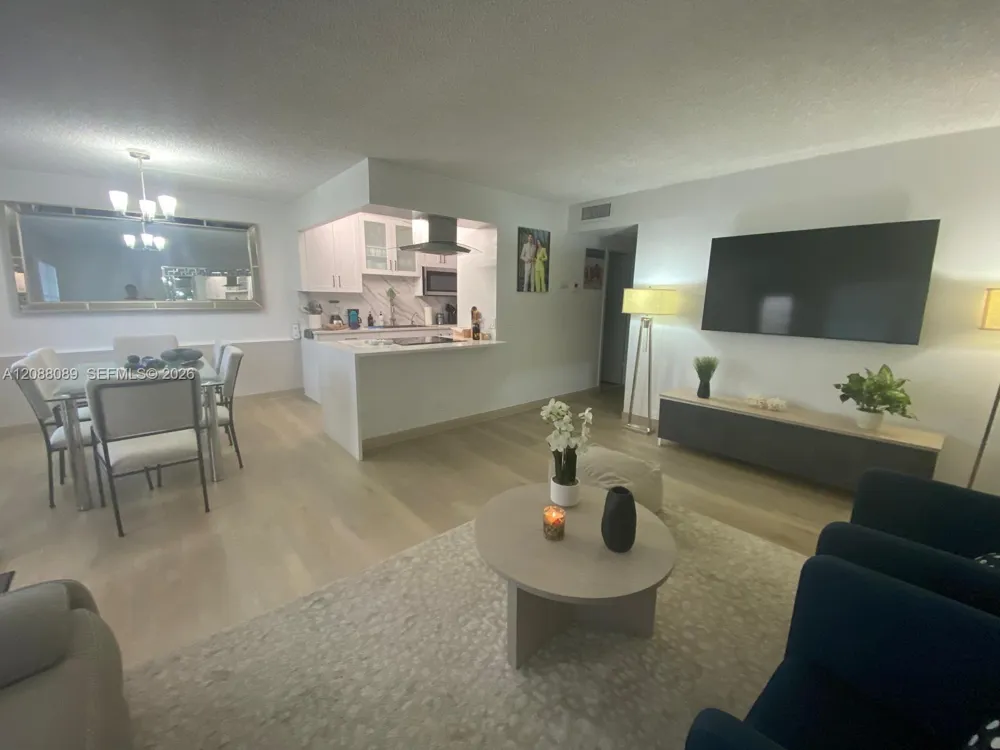 4076 E Guildford E #4 Boca Raton, FL 33434