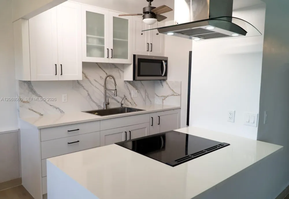 4076 E Guildford E #4 Boca Raton, FL 33434