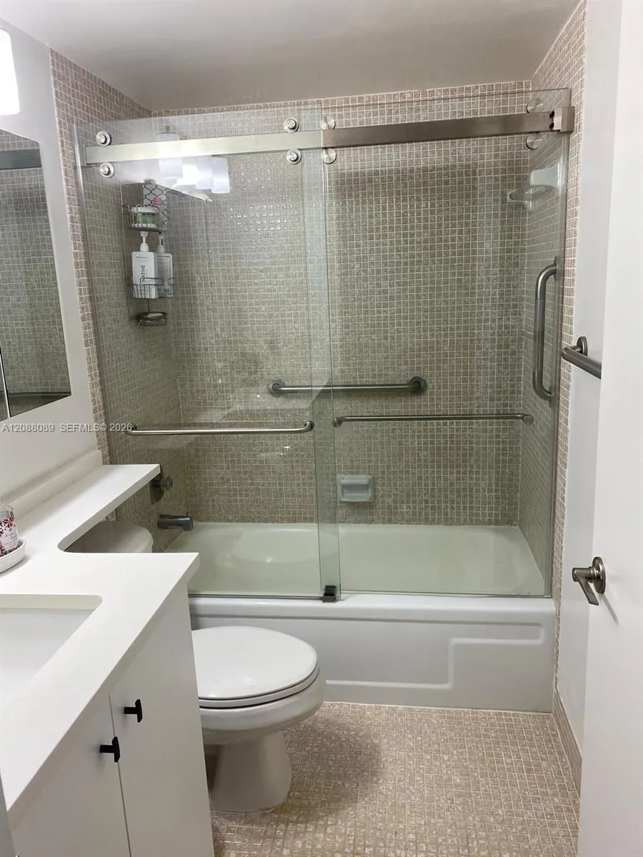 4076 E Guildford E #4 Boca Raton, FL 33434
