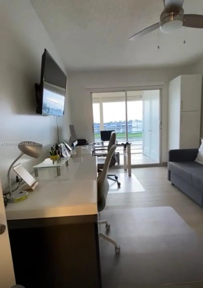 4076 E Guildford E #4 Boca Raton, FL 33434
