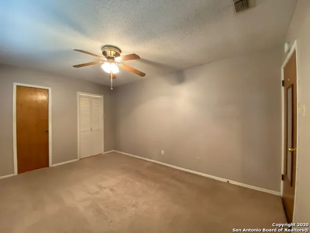 6718 FOREST BND San Antonio, TX 78240