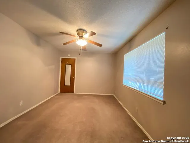 6718 FOREST BND San Antonio, TX 78240