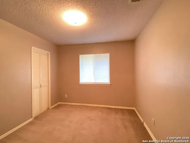6718 FOREST BND San Antonio, TX 78240