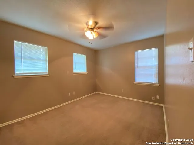 6718 FOREST BND San Antonio, TX 78240