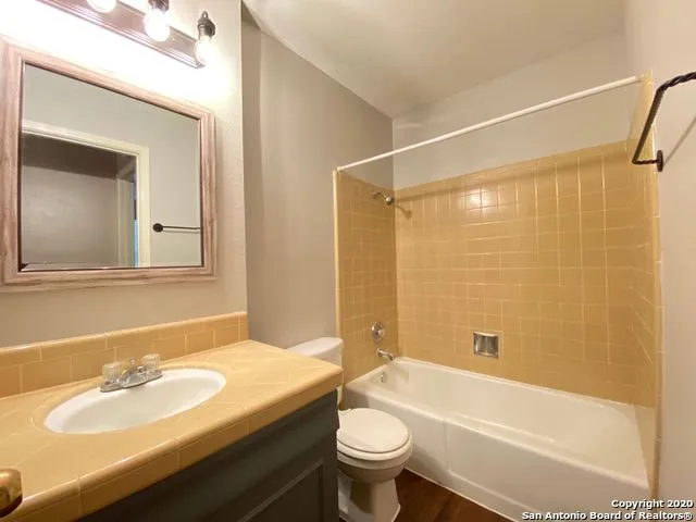 6718 FOREST BND San Antonio, TX 78240