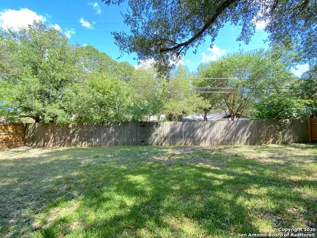 6718 FOREST BND San Antonio, TX 78240
