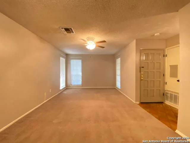 6718 FOREST BND San Antonio, TX 78240