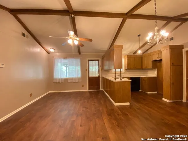 6718 FOREST BND San Antonio, TX 78240