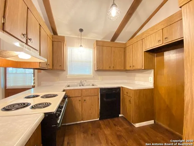 6718 FOREST BND San Antonio, TX 78240