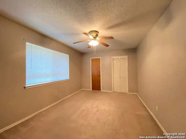 6718 FOREST BND San Antonio, TX 78240