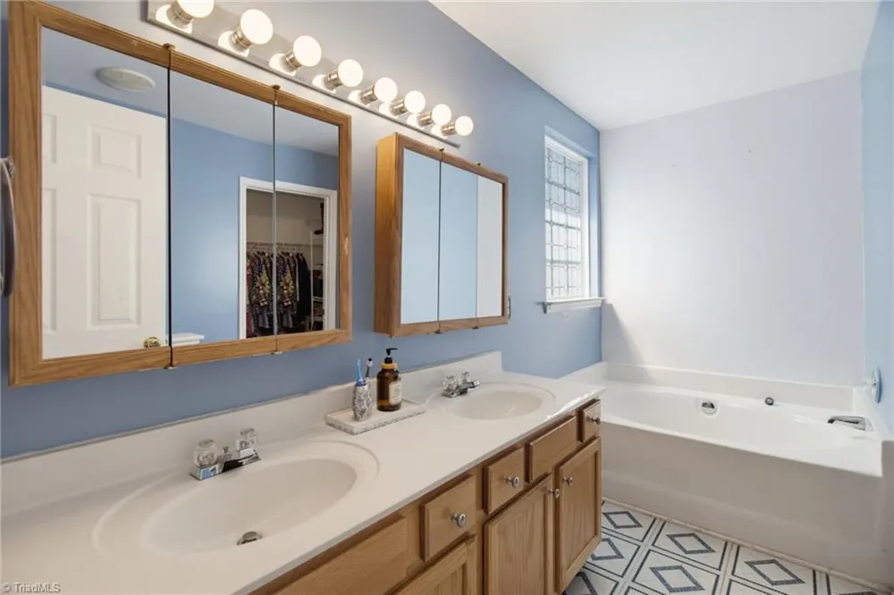 4134 Grassy Knoll Circle Winston-Salem, NC 27107