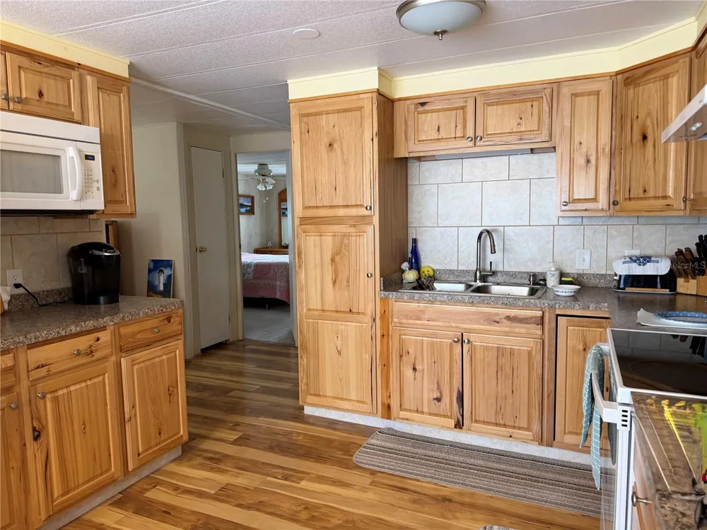 7476 DEARBORN AVENUE Brooksville, FL 34613
