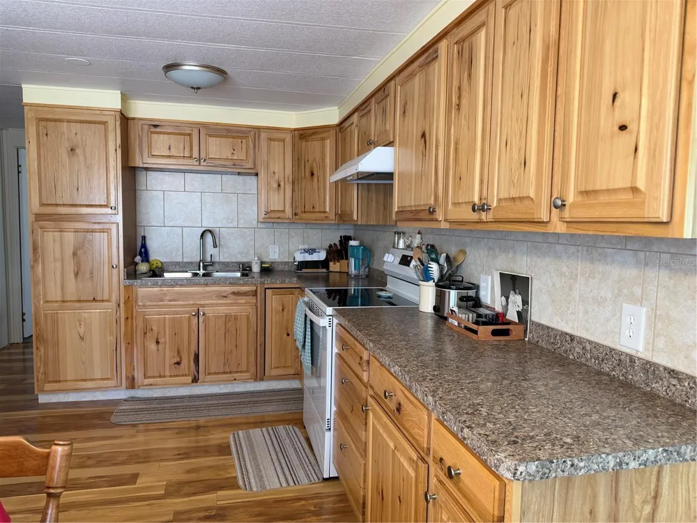 7476 DEARBORN AVENUE Brooksville, FL 34613