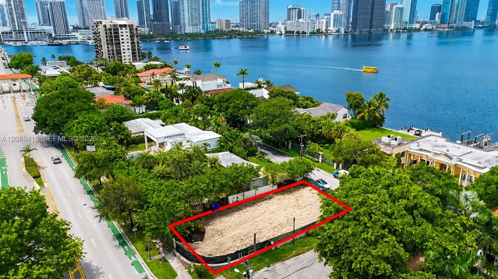 920 Venetian Dr Miami, FL 33139