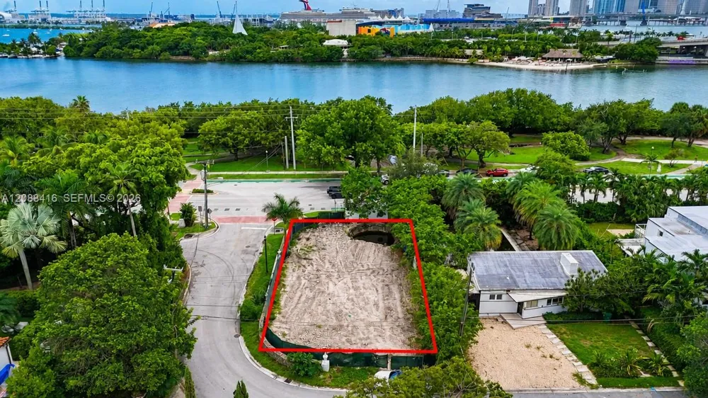 920 Venetian Dr Miami, FL 33139