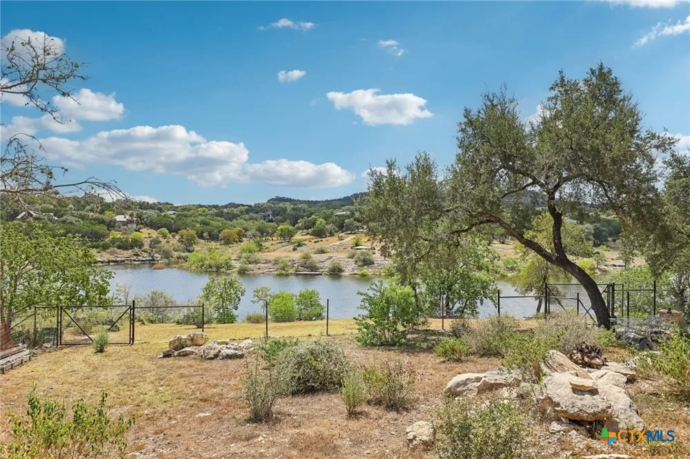 2042 Colleen Drive Canyon Lake, TX 78133
