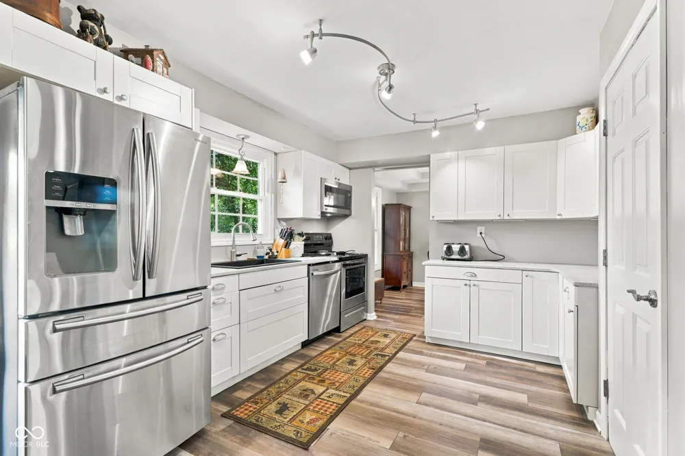 8330 Dove Court Indianapolis, IN 46256